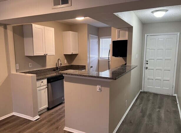 Building Photo - 923 Vance Jackson Rd