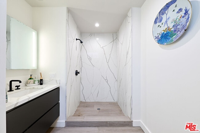 Building Photo - 34 Park Ave