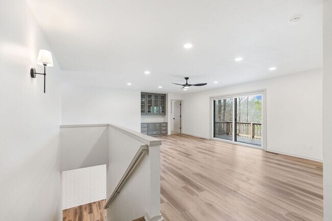 Building Photo - 39 Salen Ln