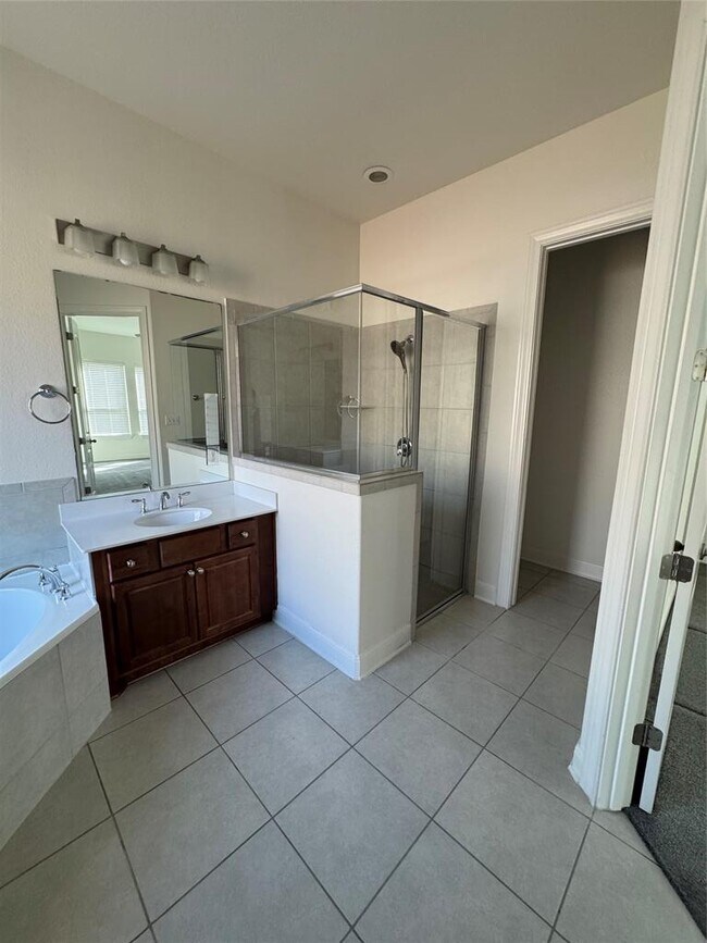 Building Photo - 175 Senna Dr