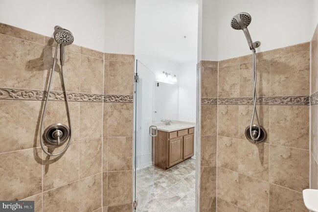 Building Photo - 43849 Kingston Station Terrace