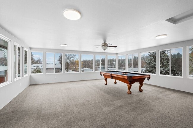 Building Photo - 4-Bedroom Retreat in Medical Lake - 2 Baths & 2,454 Sq/Ft Half Month Rent Free!