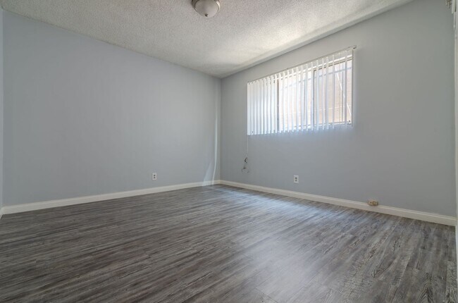 Building Photo - 8425 S Western Ave