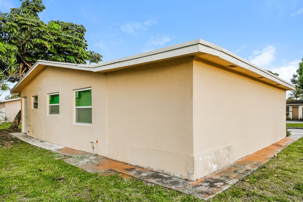 Building Photo - 6885 NW 27th Ct