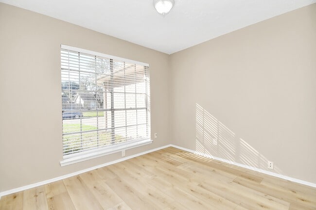 Building Photo - 10023 King Ranch Ln