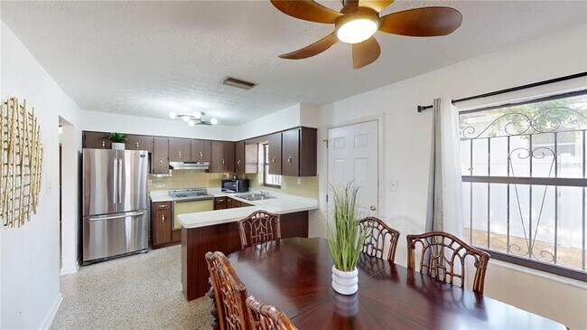 Building Photo - 502 N Beverly Ave