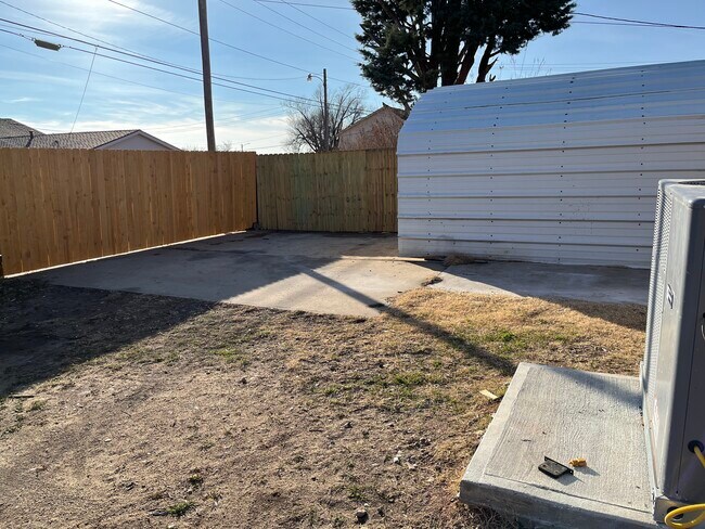 Building Photo - 215 W Grand St