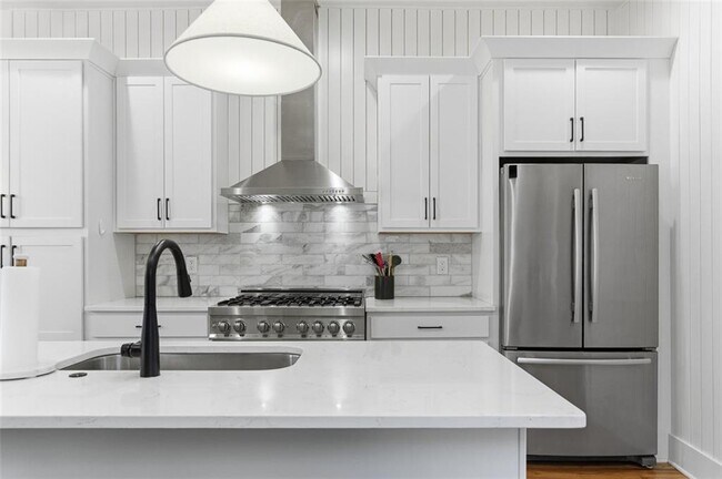 Building Photo - 1030 Kirkwood Ave SE