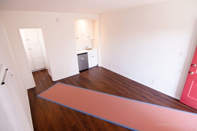 Building Photo - Sunset Drive, 4363-4377