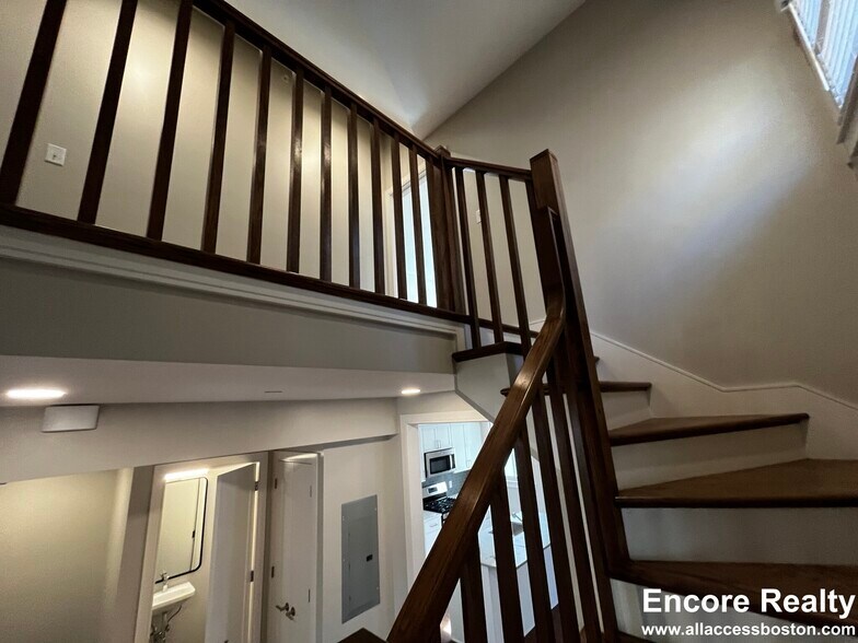 Building Photo - 390 Harvard St