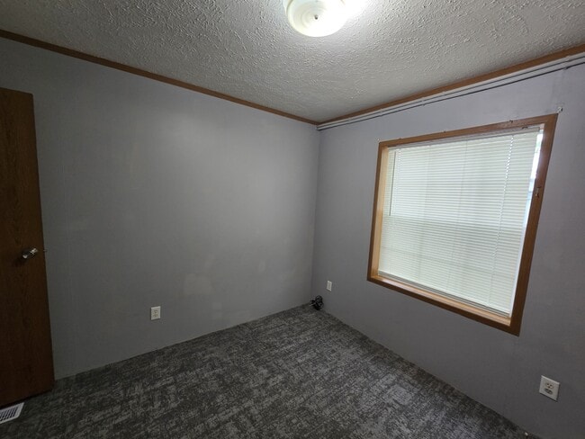 Building Photo - 700 W Ridgeway Ave