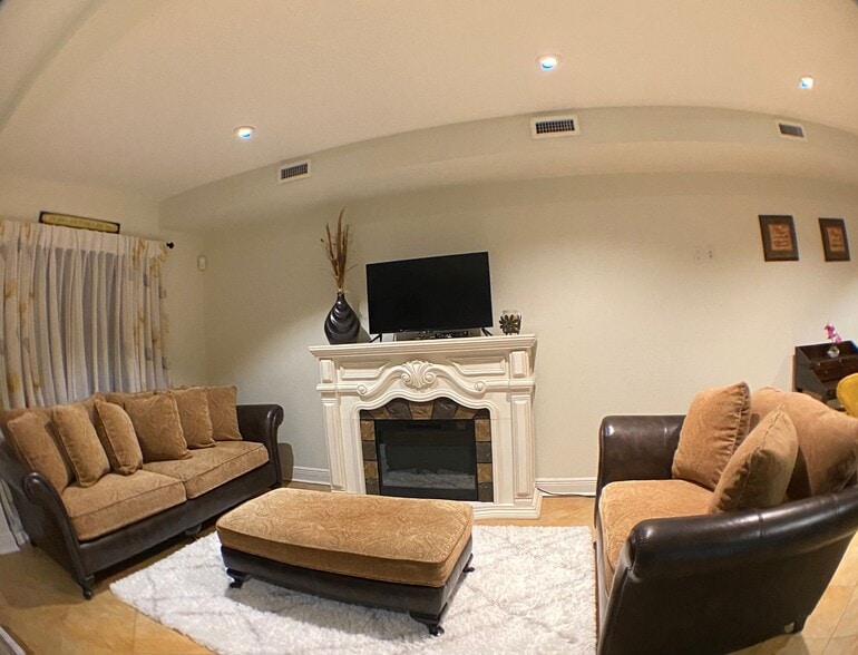 Building Photo - 13450 SW 5th St