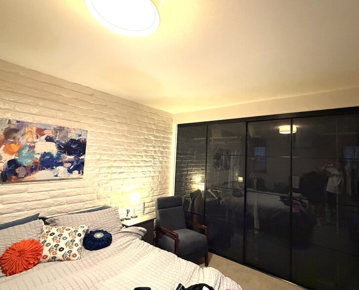 Master bedroom - 4659 Park Dr