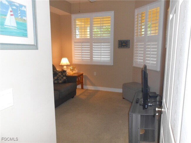 Building Photo - 10720 Ravenna Way