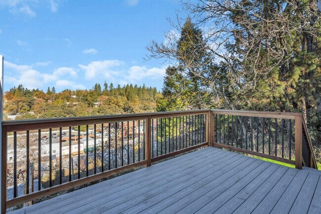 Building Photo - 863 De Bernardi Ct