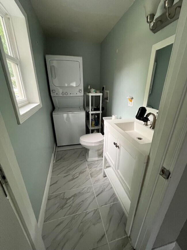 Building Photo - 3 Bedroom in Mt. Vernon!