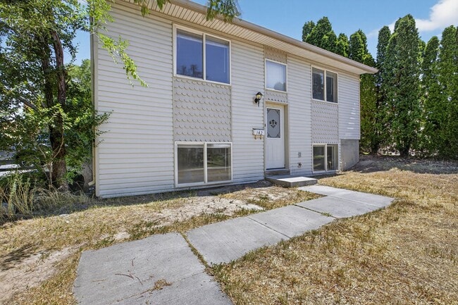 Building Photo - HUGE 6 bed 3 bath Home in Pocatello