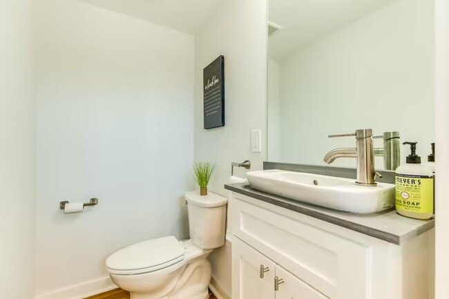 Building Photo - FULLY FURNISHED 2BD/1.5BA ready for occupancy!