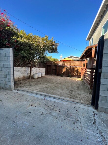 Building Photo - 3518 Hunter St