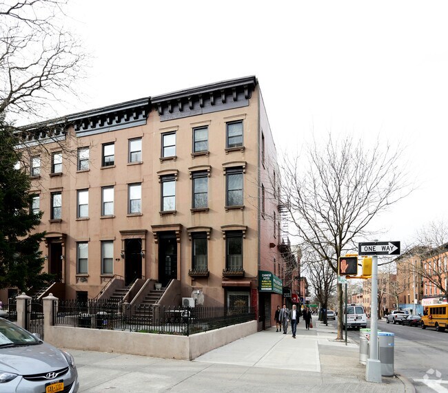 Building Photo - 407-415 Court St