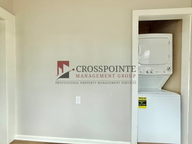 Building Photo - Bright & Modern 1-Bedroom with In-Unit Laundry