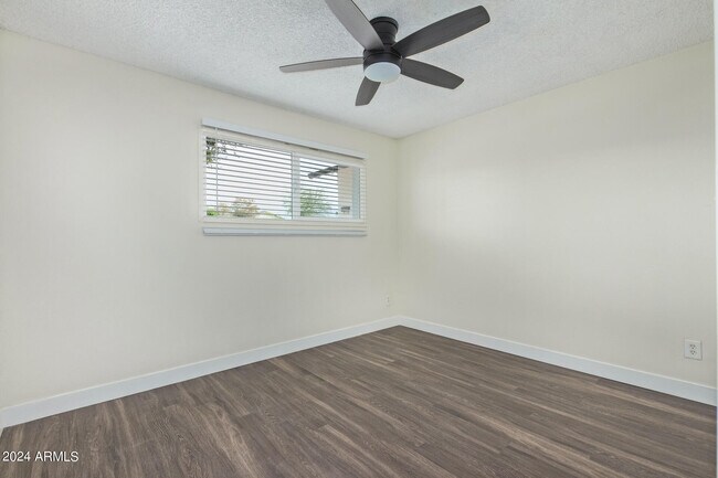 Building Photo - 4414 S Newberry Rd