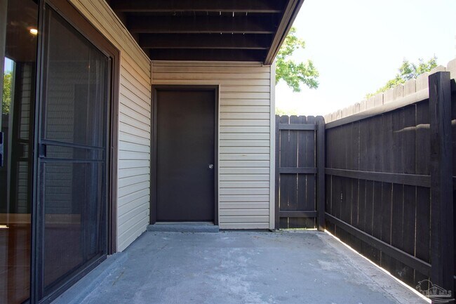Building Photo - 2201 Scenic Hwy