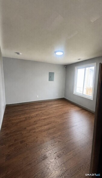 Building Photo - 148 Rosette St