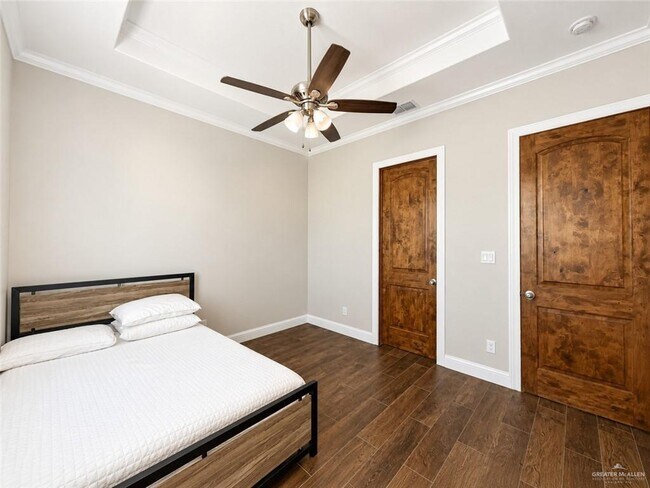 Building Photo - 3072 Resaca Vista Dr