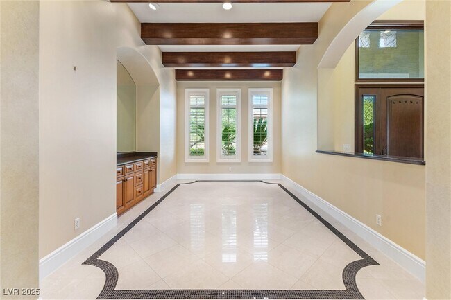 Building Photo - 10117 Edgecliff Ln