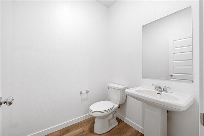 Building Photo - 3685 Vestland Ct