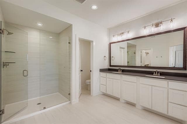 Building Photo - 3529 Kings Ct Dr