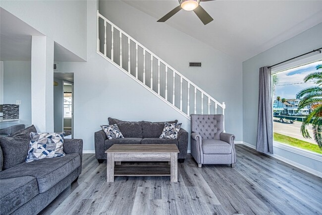 Building Photo - 301 Commander Dr