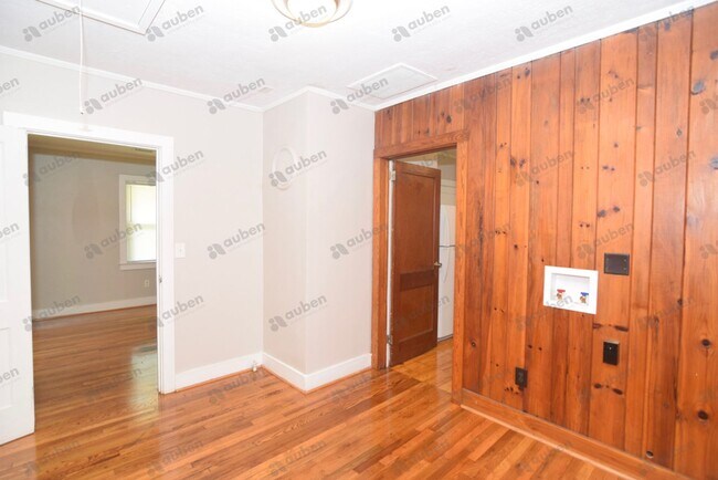 Building Photo - $1,200 - 2 bed/1 bath home for lease!, TOT...