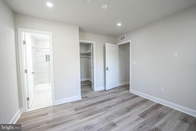 Building Photo - 8665 Center Rd