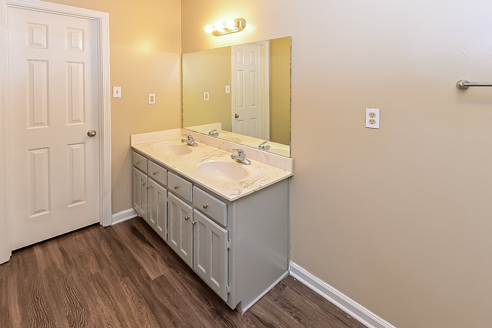 Building Photo - 6093 Wills Way Cir S