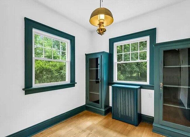 Building Photo - A Place You’ll Love to Call Home – Gorgeou...