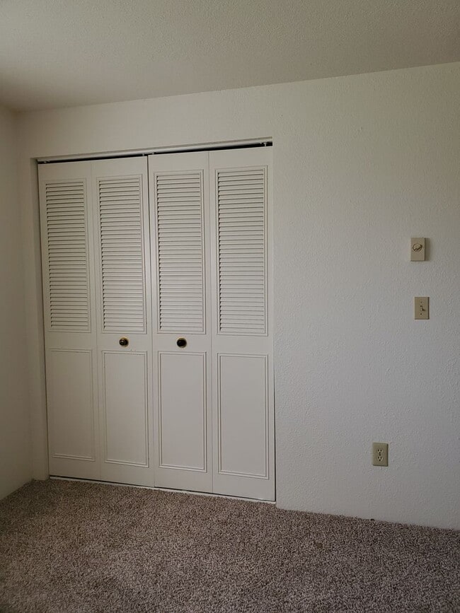 Building Photo - 2 Bedroom 1 Bath Duplex
