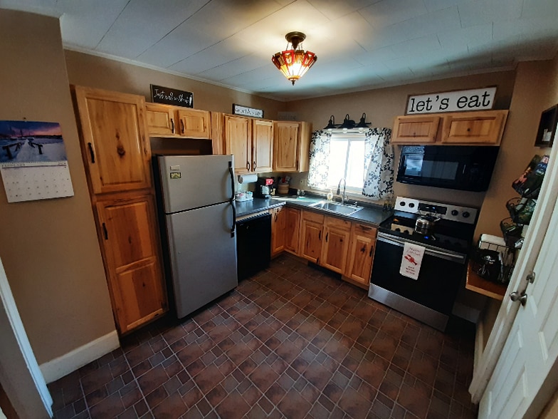 Building Photo - 164 Court St