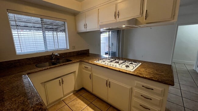 Building Photo - 3 Bed 2 Bath Downstairs Apartment For Rent in Whittier with 2 Car Garage