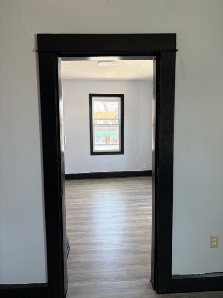 Building Photo - 36 Lake St