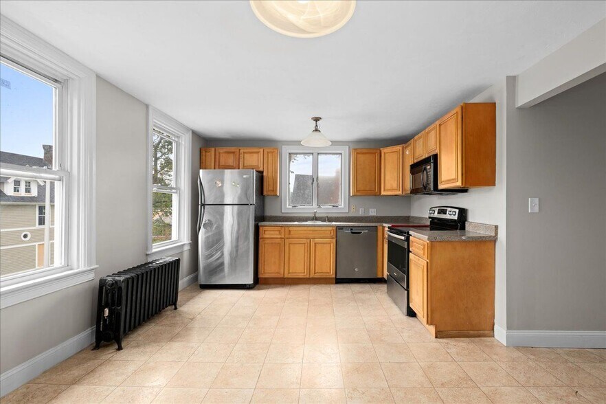 Building Photo - 36 Cedar St