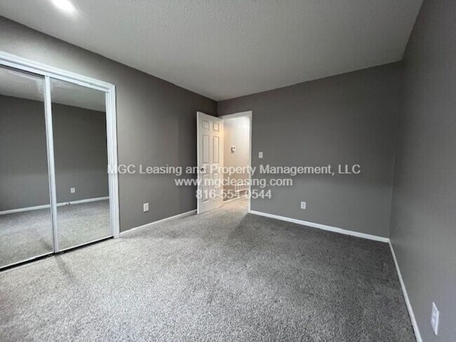 Building Photo - Comfortable 2-Bedroom Living in the Heart of Blue Springs