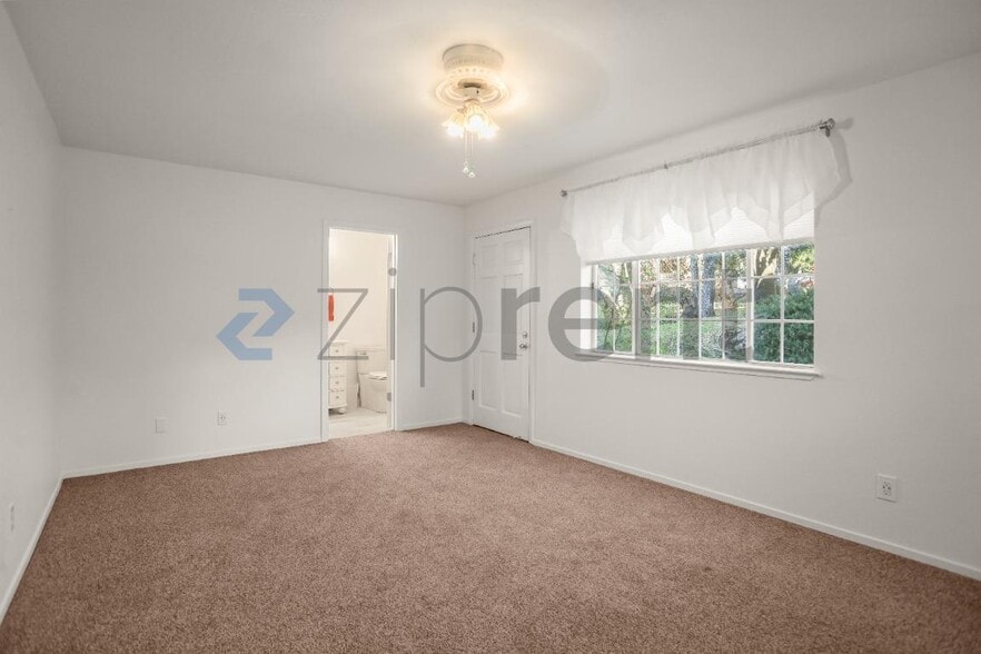 Building Photo - 44606 Silver Spur Trail