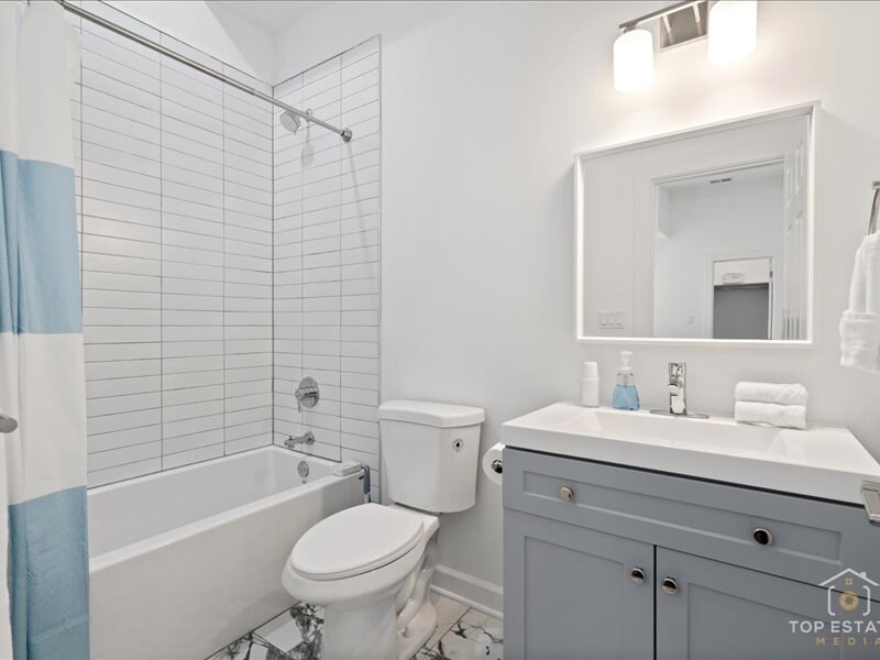 Building Photo - 3529 S Indiana Ave