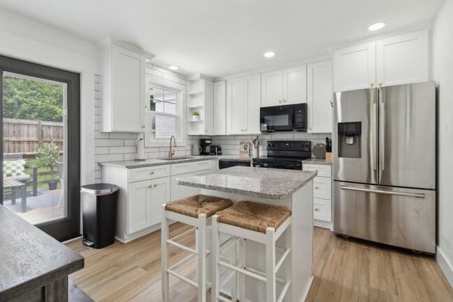 Building Photo - 2503 Merry Oaks Dr