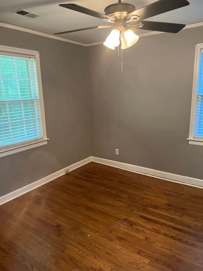 Building Photo - 3 bed, 1 bath near the University of Memphis