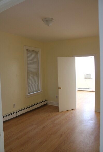 Building Photo - 160 Clendenny Ave