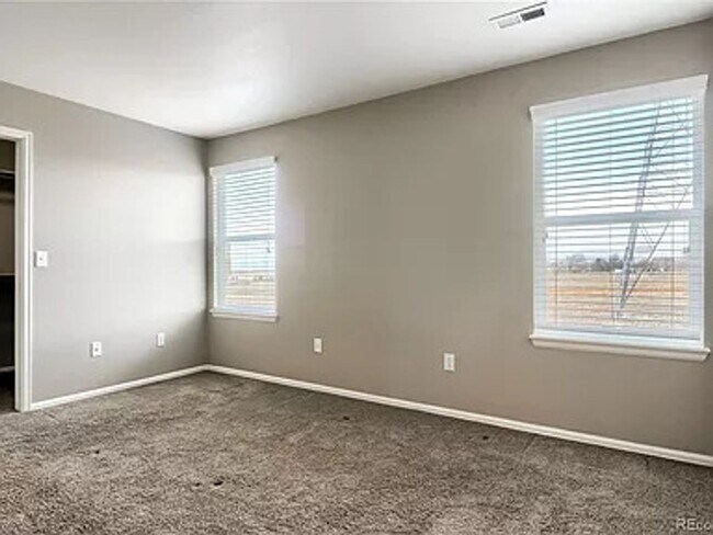 Building Photo - Incredible 4 bedroom home in Reunion.