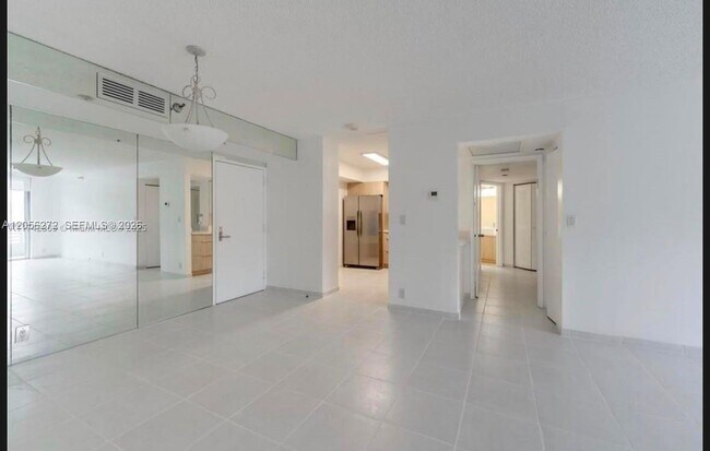 Building Photo - 19101 Mystic Pointe Dr